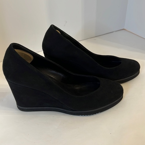 andre’ assous Shoes - ANDRE’ ASSOUS SUEDE BLACK WEDGE HEELS SHOES SZ 6.5